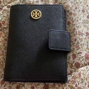 100% authentic tory burch passport holder